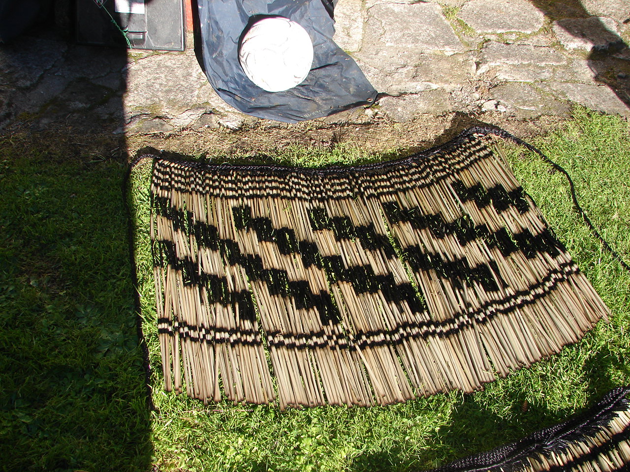 Natura Aura Weaving - How to Make a Piupiu Book by Leilani Rickard